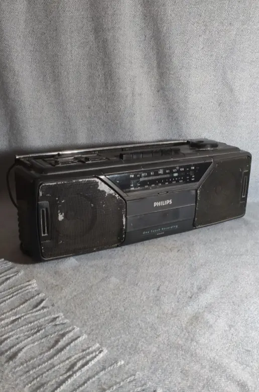Магнитофон Philips радиоприемник