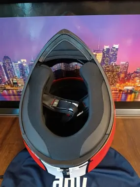 Мото шлем от итальянского бренда AGV