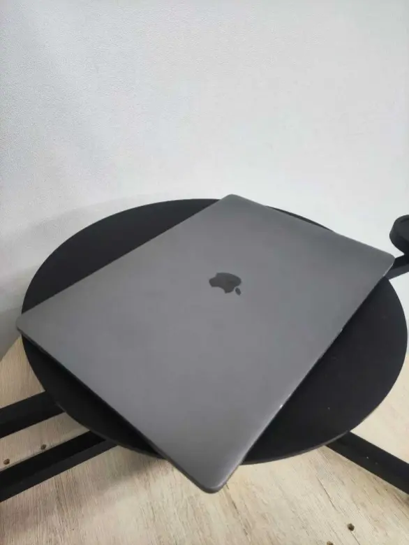 MacBook A1990 32/1TB