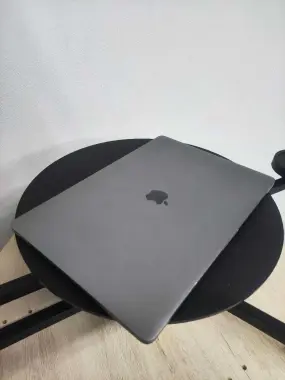 MacBook A1990 32/1TB